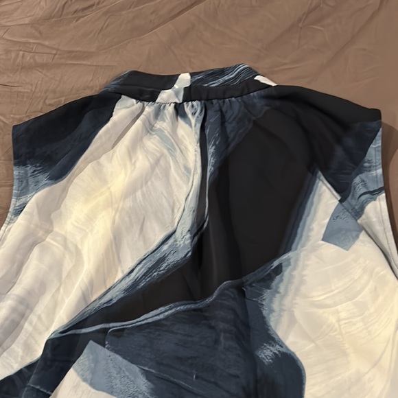 Beautiful top - Picture 4 of 4